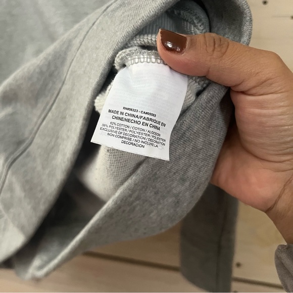 Nike Gray Sweatshirt With Cutout In Back Sz Medium - Picture 3 of 6